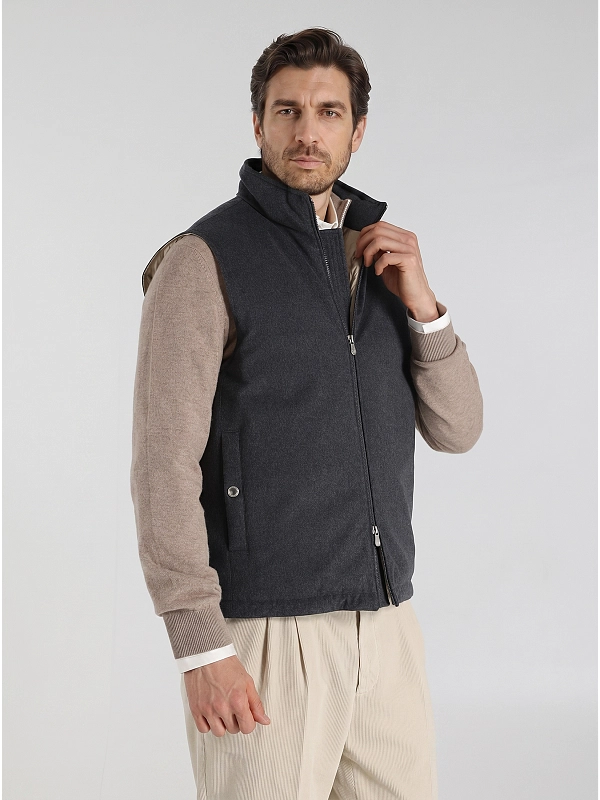 жилет пуховый Brunello Cucinelli MM4631776 цвет темно-серый