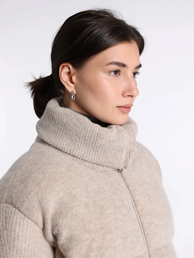 куртка Umarmung UM254AJK19