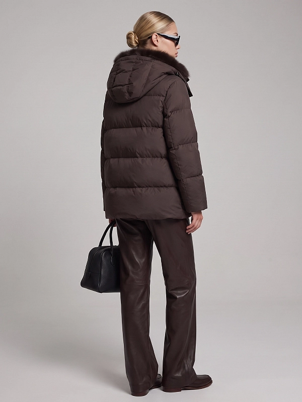 пуховик Yves Salomon 24WFM01576U06W цвет темно-коричневый